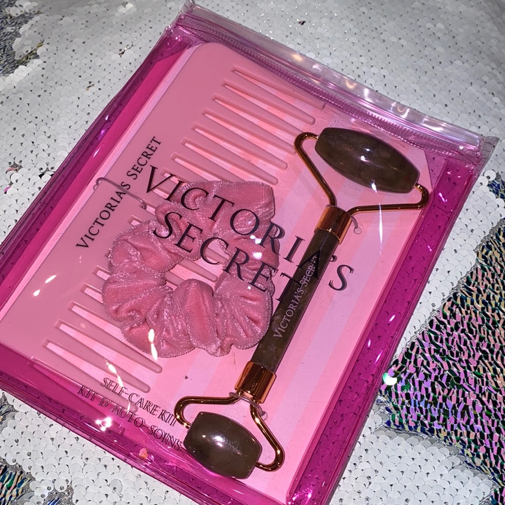 Victoria’s Secret - 3 piece SELF CARE KIT